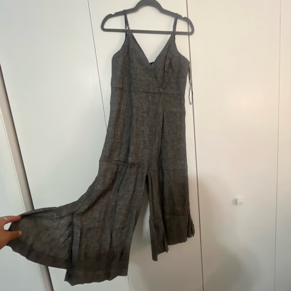 Tahari | Pants & Jumpsuits | Tahari Flowy Jumpsuit | size 6